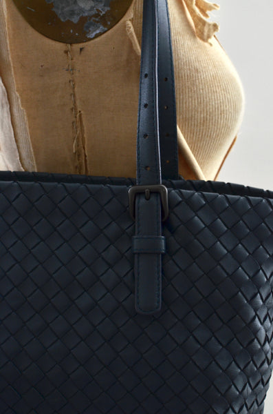 Bottega Veneta Cesta Tote Intrecciato Leather Bag Small