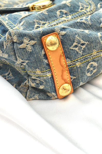 Louis Vuitton Baggy GM Denim Sling Bag